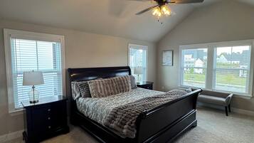 4 bedrooms, iron/ironing board, internet, bed sheets