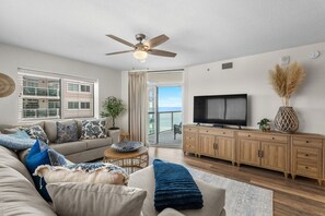 Smart TV - Oceanfront 9th Floor Newly Renovated Luxury, Pools and Lazy River, Family Oasis (North Myrtle Beach)