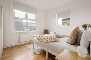 3 bedrooms, iron/ironing board, WiFi (free), bed sheets