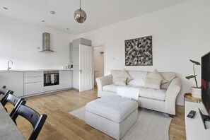 Living area - Relocation|Near Willesden|Sleepsto6|ST (Greater London)