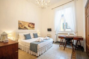 2 bedrooms, in-room safe, desk, iron/ironing board