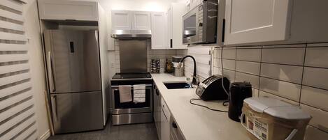 Micro-ondes, four, plaque de cuisson, lave-vaisselle