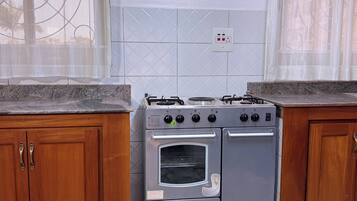 Deluxe Apartment, Balcony, City View | Private kitchen