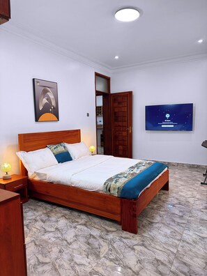 Apartamento luxo, sacada, vista para a cidade | Quartos à prova de som, Wi-Fi de cortesia