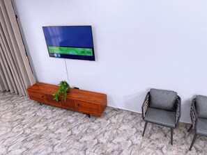 컴포트 아파트, 발코니, 시내 전망 | 거실 공간