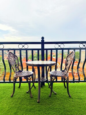 Economy appartement, balkon, uitzicht op de stad | Terras