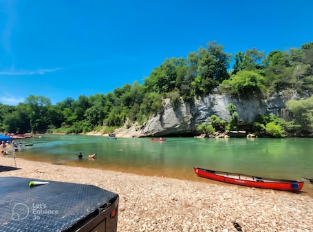 サンラウンジャー. Happy Hawk Cabin — Mountain Retreat Near Buffalo River