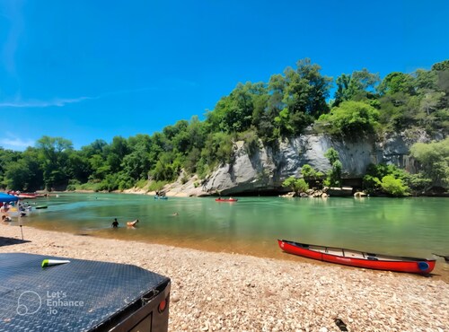 Buffalo River Nature Cabin — Lush Green Hills, Calm Winds, and Endless Serenity.