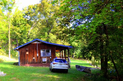 Buffalo River Nature Cabin — Lush Green Hills, Calm Winds, and Endless Serenity.