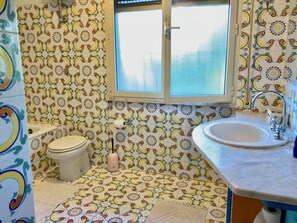 Doccia, asciugacapelli, bidet, asciugamani