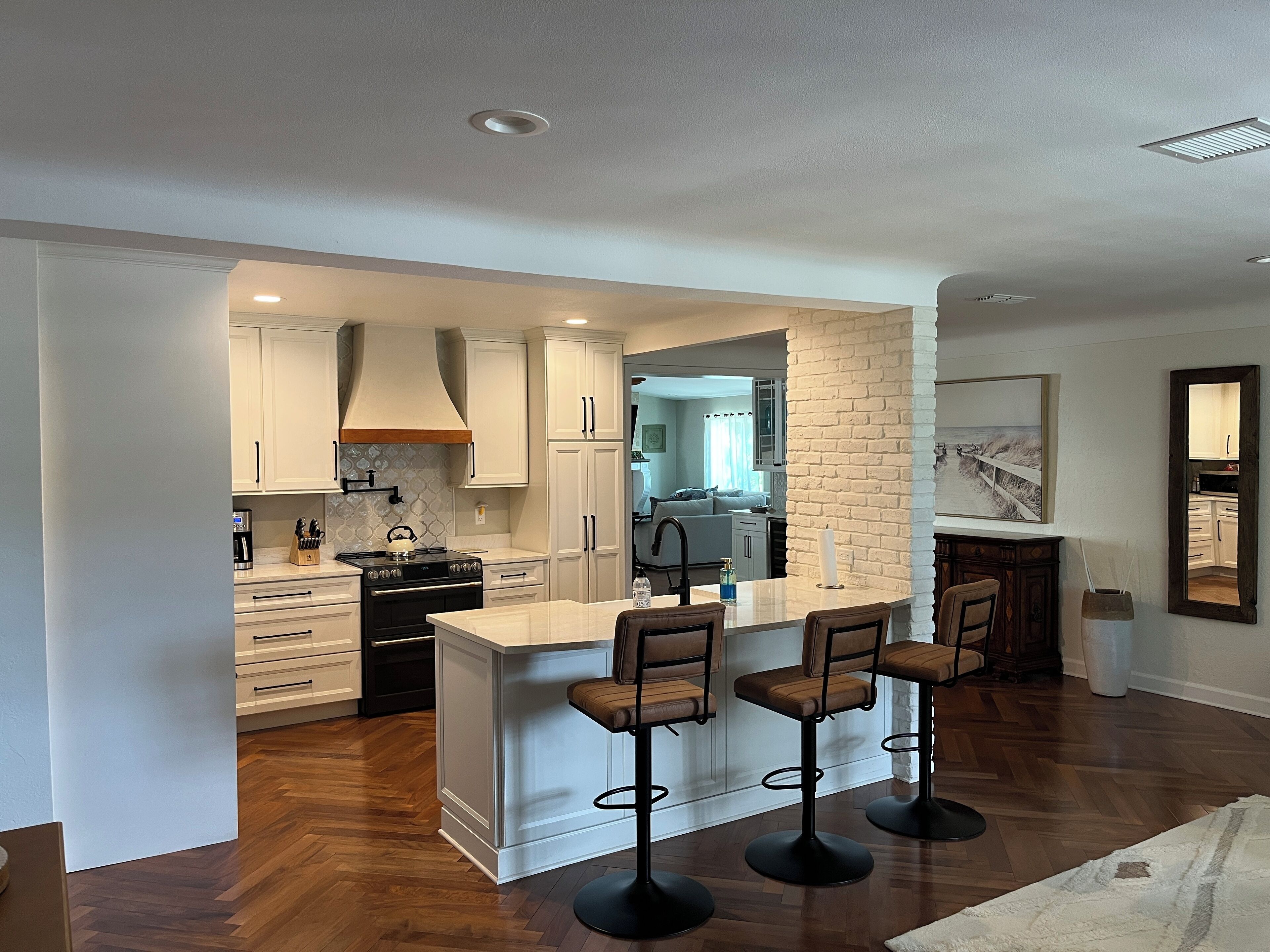 Micro-ondes, four, plaque de cuisson, lave-vaisselle