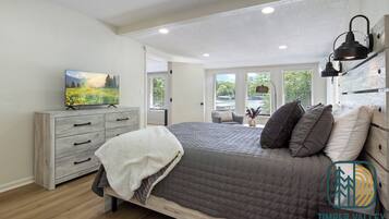 4 bedrooms, iron/ironing board, WiFi, bed sheets