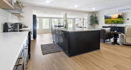 Hidden Cove Oasis - 4br - Deck - BBQ - Pool Table!