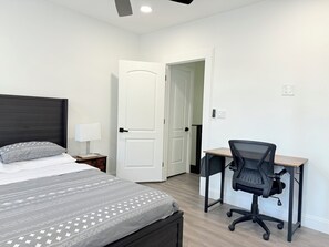 3 habitaciones, tabla de planchar con plancha, wifi y ropa de cama 