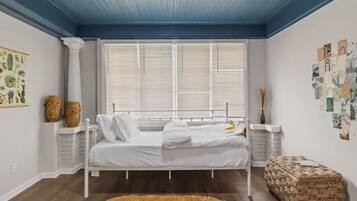 3 habitaciones, escritorio, tabla de planchar con plancha y wifi