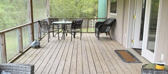 Heritage House - Spacious Country Retreat