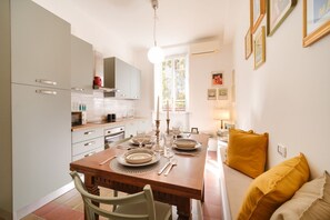 Mikrowelle, Herdplatte, Geschirrspüler