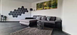 Smart TV, books - M&M AusZeit in Schwabenländle in Winterlingen (Winterlingen)