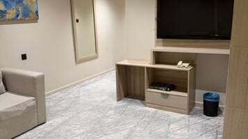 Junior Suite | Living area