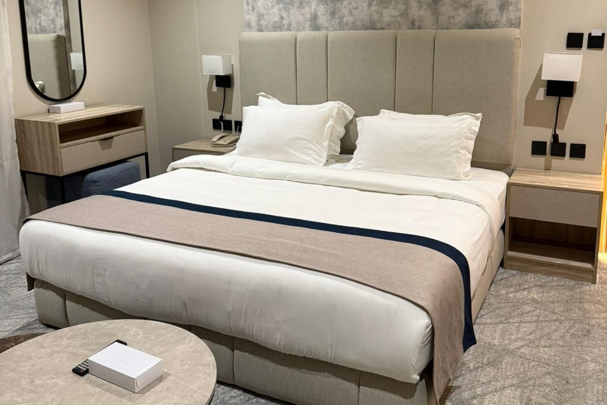 Két bảo mật tại phòng, bàn ủi/dụng cụ ủi quần áo