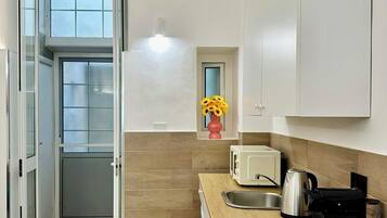 Microwave, stovetop, cookware/dishes/utensils