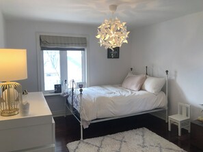 4 soverom, strykejern/-brett, wi-fi og sengetøy