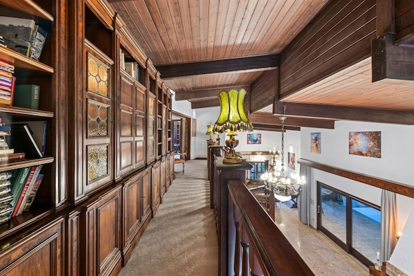 Library - Wellness Villa Wienerwald - Pool & Sauna (Purkersdorf)