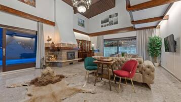 Traditionell villa - privat pool - utsikt mot bergen | Vardagsrum