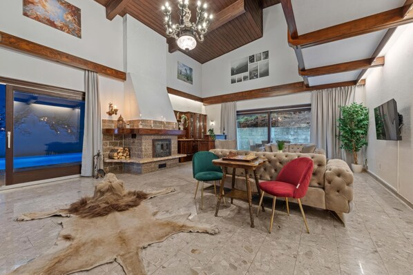 Traditional Villa, Private Pool, Hill View | Living room