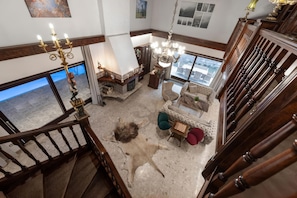 Traditional-Villa, eigener Pool, Hügelblick | Wohnzimmer