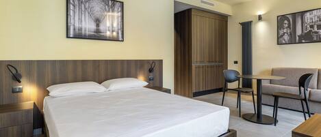 Deluxe Room | Egyptian cotton sheets, premium bedding, down comforters, pillowtop beds