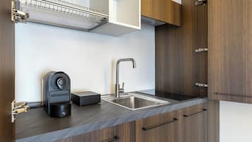 Deluxe-Zimmer | Eigene Küche | Mini-Kühlschrank, Espressomaschine, Wasserkocher mit Kaffee-/Teezubehör