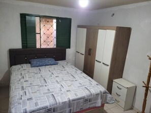 1 quarto, acesso à internet, roupa de cama