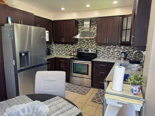 Stylish Mississauga Escape Near Downtown