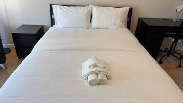 3 bedrooms, desk, iron/ironing board, free WiFi