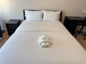 3 室のベッドルーム、デスク、アイロン / アイロン台、WiFi (無料)