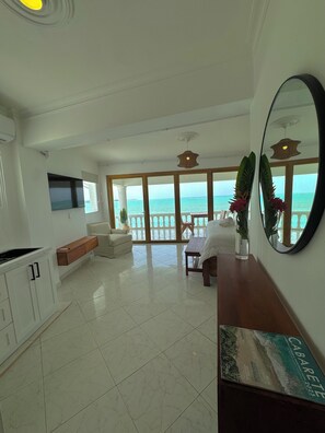 خزنة داخل الغرفة وستائر تعتيم وواي فاي مجانًا