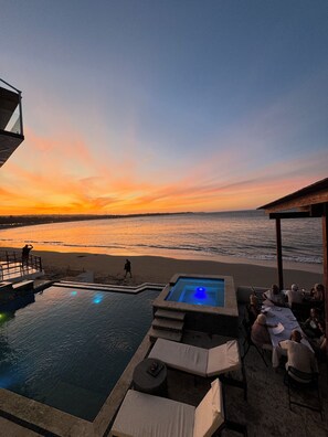 Außenpool, geöffnet von 08:00 Uhr bis 20:00 Uhr, Liegestühle