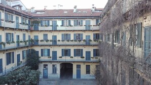 A multi-story building with balconies and a central courtyard. - THE ROOFTOP LOFT entire apartment in the center of Milan in Porta Venezia (Milano)