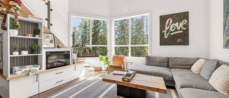 TV, fireplace