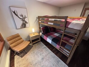 2 bedrooms, WiFi, bed sheets - Fully Renovated Penthouse Loft (Fernie)