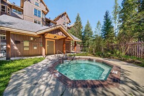 Pool - Fully Renovated Penthouse Loft w/ Bike Storage and Central Air Conditioning (Fernie)