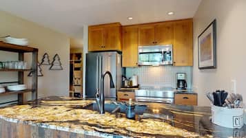 Micro-ondes, four, plaque de cuisson, lave-vaisselle