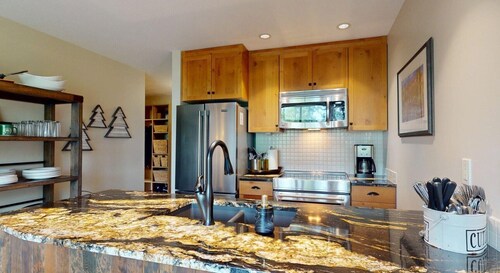 ***Fully Renovated*** Slopeside Penthouse Loft