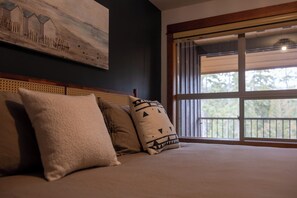 2 bedrooms, WiFi, bed sheets - Fully Renovated Penthouse Loft (Fernie)