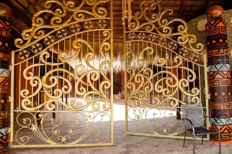 Detalle exterior. ike's Cultural village