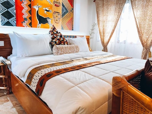 ike's Cultural village