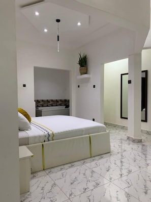 Suite de lujo, balcón | Tabla de planchar con plancha y wifi gratis