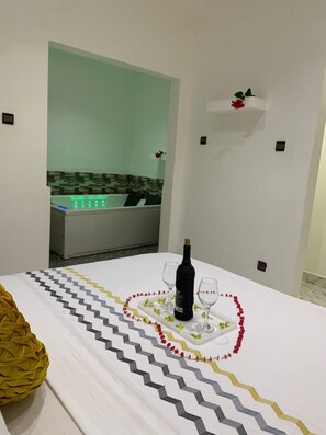 Luxury Suite, Balcony - Okpèyèmi guest house  (Porto-Novo)