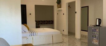 Okpèyèmi guest house 